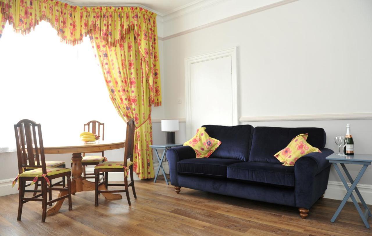 Beechurst Serviced Apartments Cheltenham Buitenkant foto