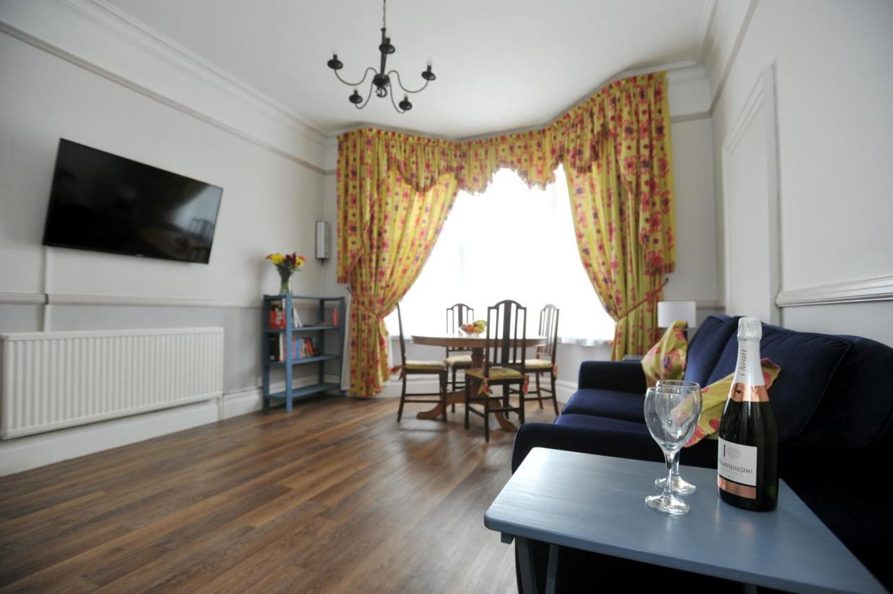 Beechurst Serviced Apartments Cheltenham Buitenkant foto